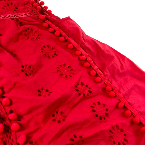 Simplee Women Eyelet pompons sleeveless top, sz L - Picture 7 of 7